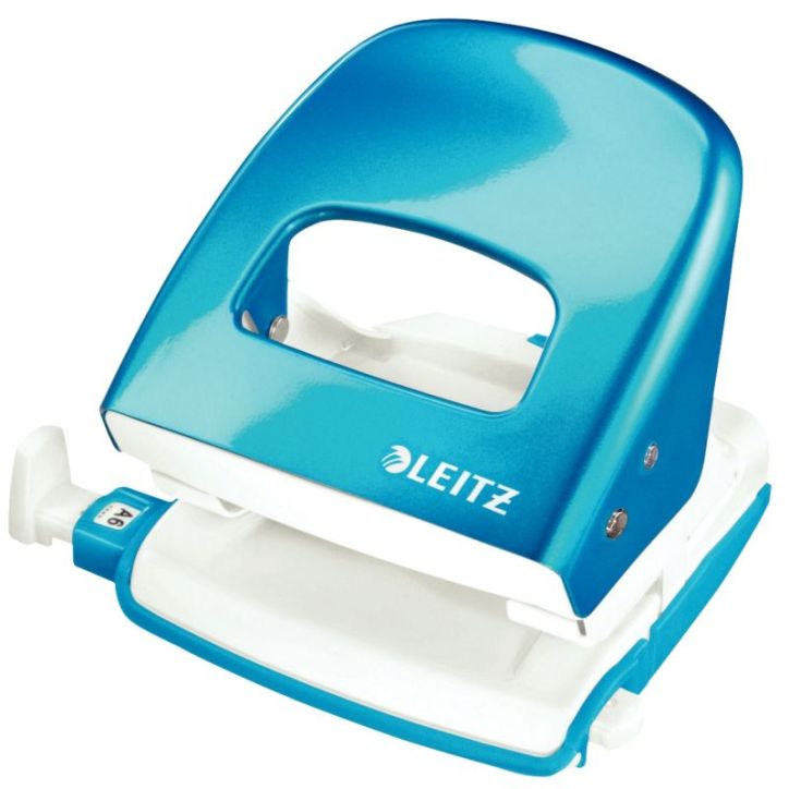 LEITZ Perforateur Bleu azur métallisé, 30feuilles, réglette à  clic. Effort réduit de 60% livré en Boîte